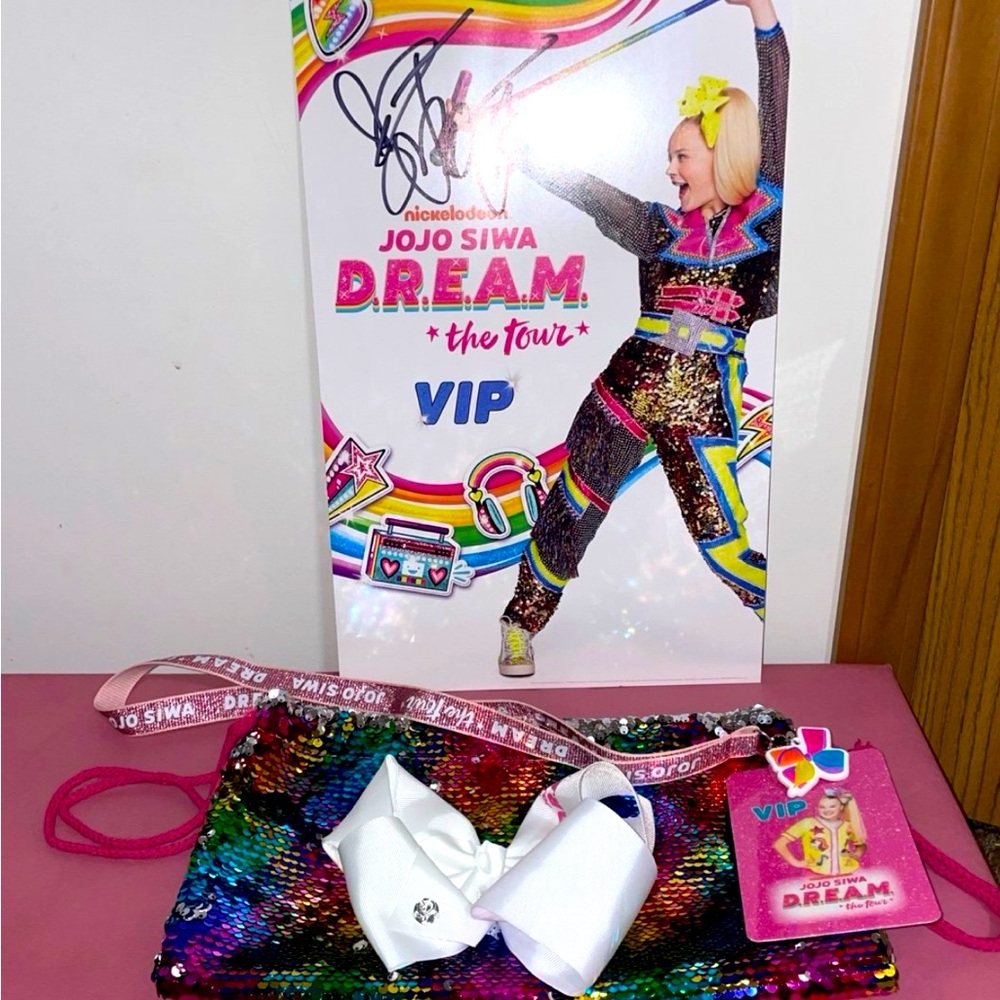 JoJo Siwa VIP Gift Box (Dream Concert)
